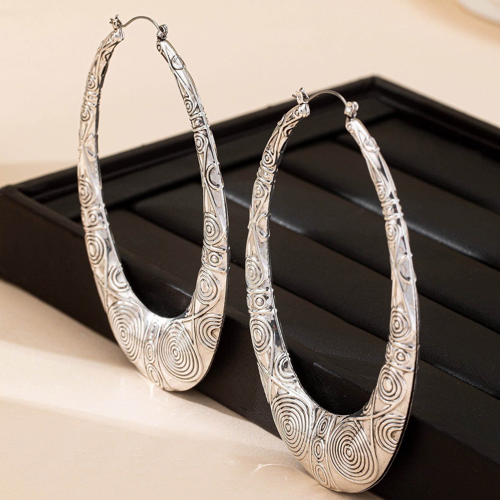 Retro Oval Metal Earrings for Women – Geometric Textured Fashion Jewelry